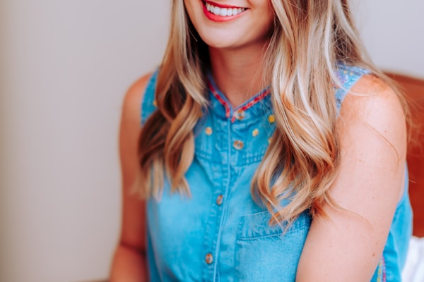 世界杯开幕式盛况 - 绚丽的灯光与烟花表演